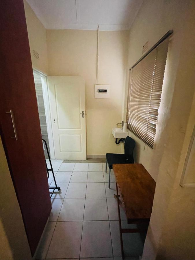 Abrama Bed And Breakfast Francistown Buitenkant foto