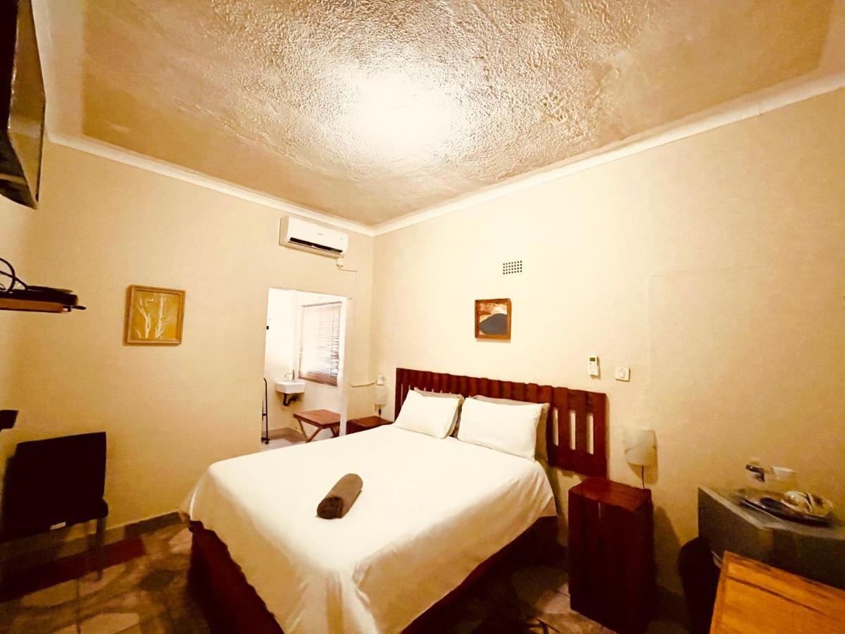 Abrama Bed And Breakfast Francistown Buitenkant foto