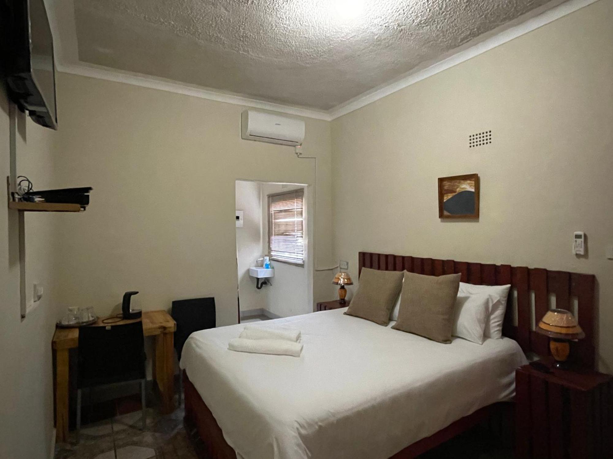 Abrama Bed And Breakfast Francistown Buitenkant foto